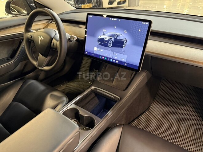 Tesla Model 3-16