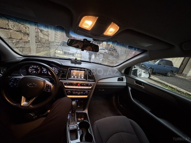 Hyundai Sonata-10