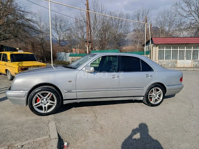 Mercedes E 240 1998, 263,000 km - 2.4 l - Qəbələ
