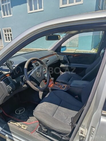Mercedes E 240 1998, 263,000 km - 2.4 l - Qəbələ