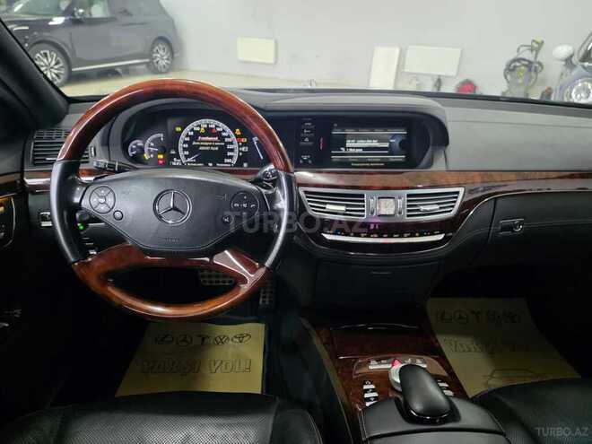 Mercedes S 500 4MATIC-13
