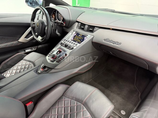 Lamborghini Aventador-11
