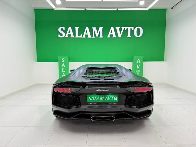 Lamborghini Aventador-5