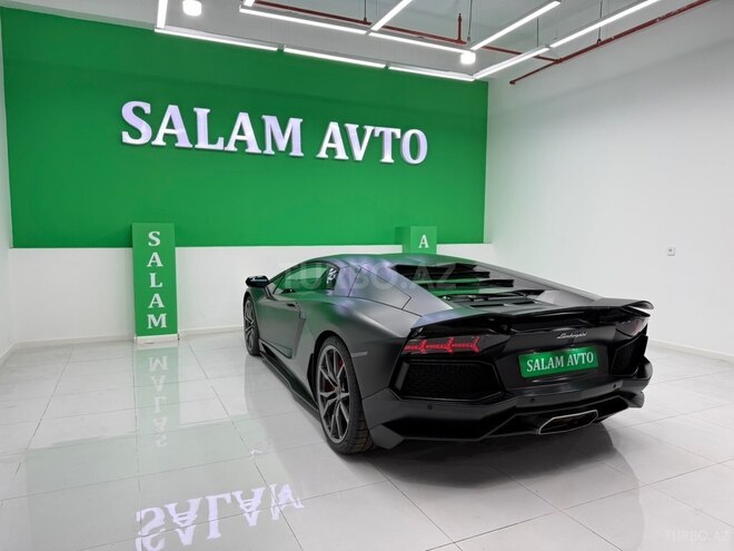 Lamborghini Aventador-4