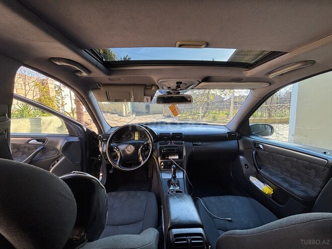Mercedes C 220 2004, 218,807 km - 2.1 л - Neftçala