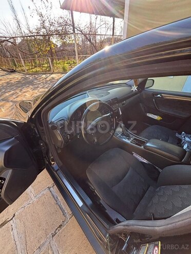 Mercedes C 220 2004, 218,807 km - 2.1 л - Neftçala