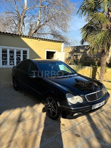 Mercedes C 220 2004, 218,807 km - 2.1 л - Neftçala