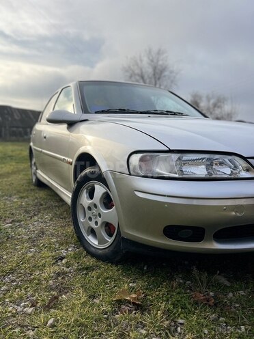Opel Vectra 1999, 150,000 km - 1.6 l - Bakı