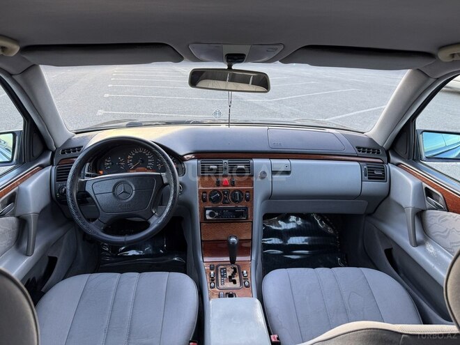 Mercedes E 240 1998, 323,000 km - 2.4 l - Sumqayıt