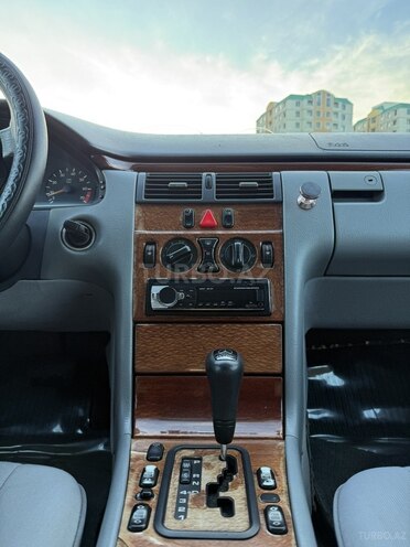 Mercedes E 240 1998, 323,000 km - 2.4 l - Sumqayıt