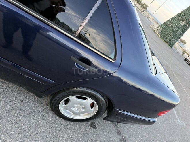 Mercedes E 240 1998, 323,000 km - 2.4 l - Sumqayıt