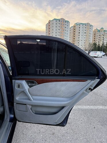 Mercedes E 240 1998, 323,000 km - 2.4 l - Sumqayıt