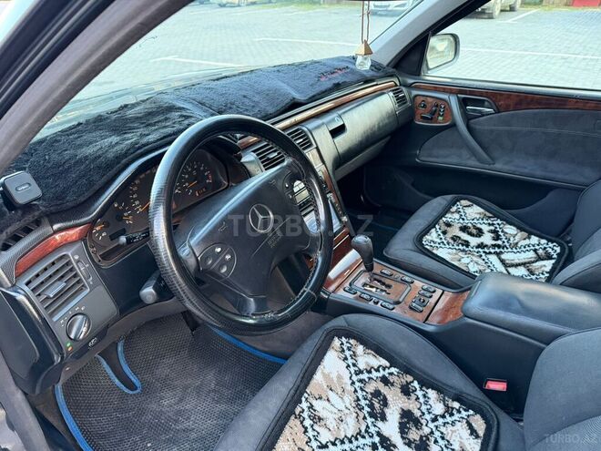 Mercedes E 240 2000, 310,000 km - 2.6 l - Bakı