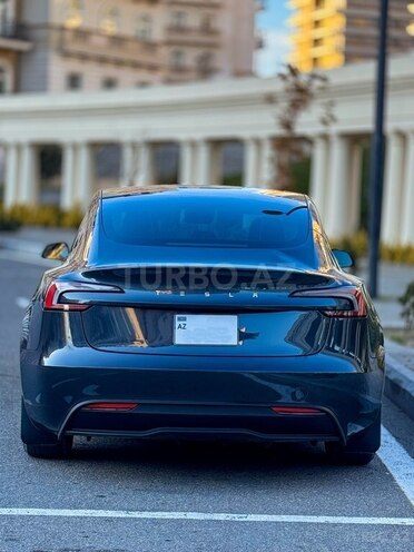 Tesla Model 3-3