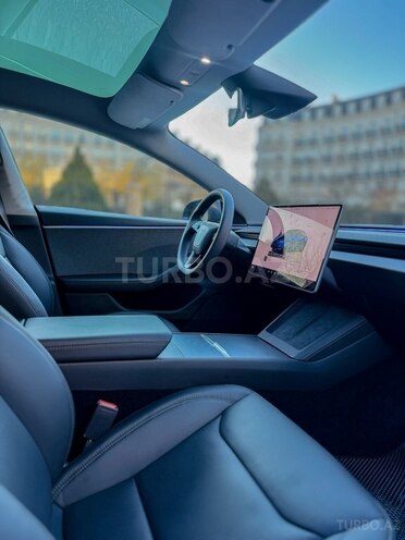 Tesla Model 3-6
