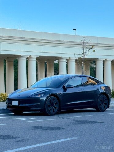 Tesla Model 3-1