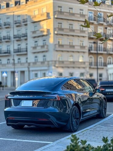 Tesla Model 3-4