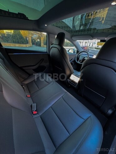 Tesla Model 3-8