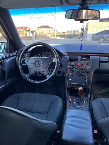 Mercedes E 230 1996, 261,000 km - 2.3 l - Sumqayıt