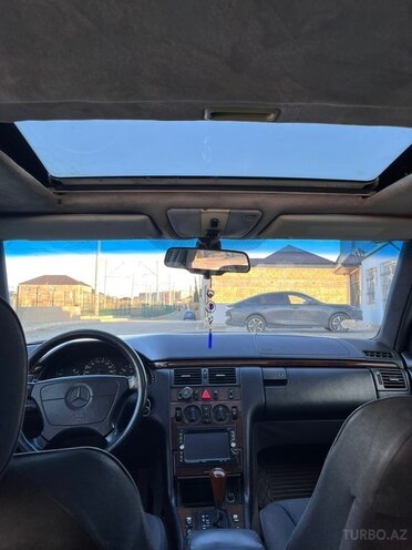 Mercedes E 230 1996, 261,000 km - 2.3 l - Sumqayıt