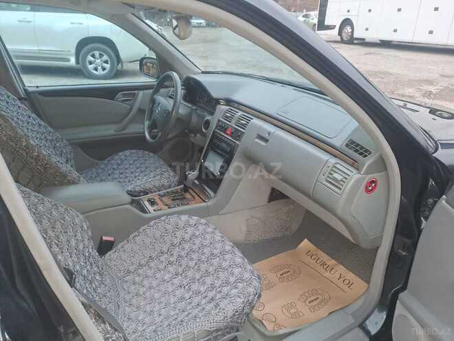 Mercedes E 240 2000, 210,000 km - 2.6 л - Bakı