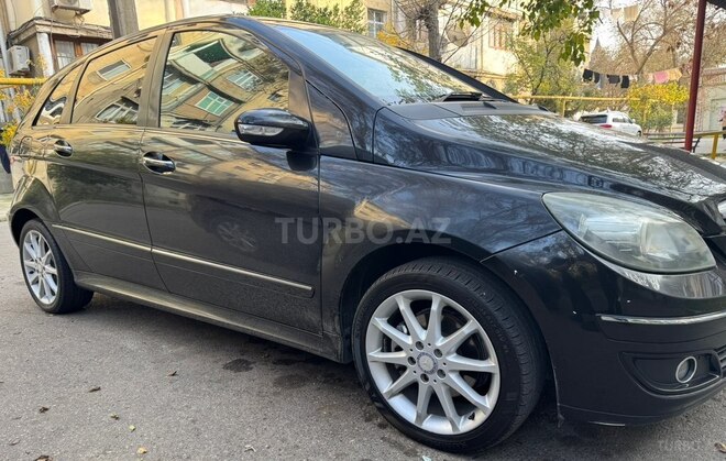 Mercedes B 200-2