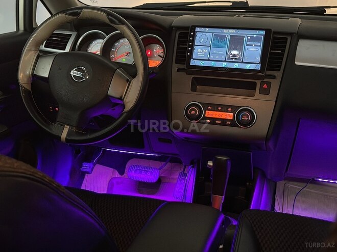 Nissan Tiida-13