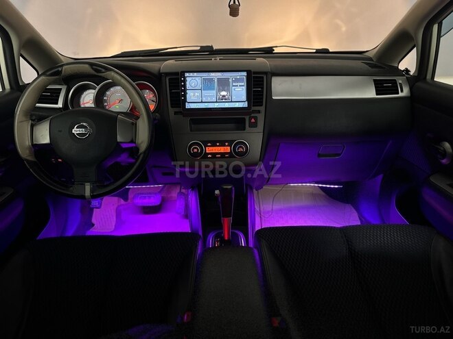 Nissan Tiida-15