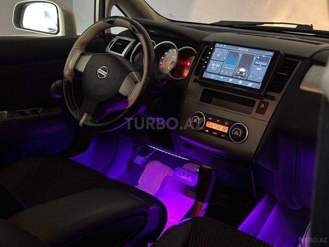 Nissan Tiida-11