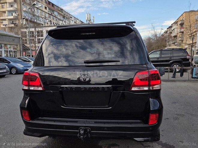 Toyota Land Cruiser-4