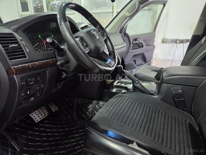 Toyota Land Cruiser-16