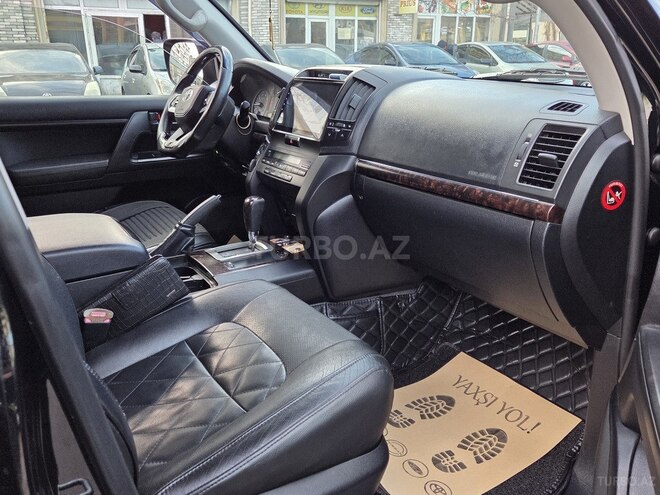Toyota Land Cruiser-12