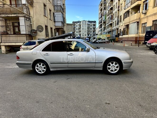 Mercedes E 240 2000, 253,211 km - 2.4 l - Bakı