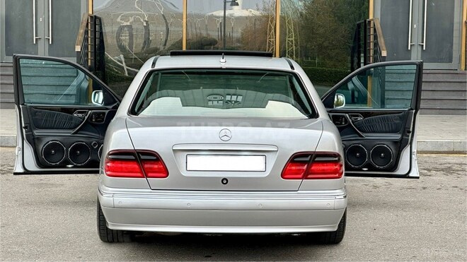 Mercedes E 320 2000, 284,000 km - 3.2 l - Bakı