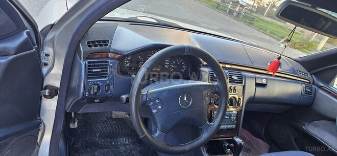 Mercedes E 240 1999, 285,000 km - 2.4 l - Bakı