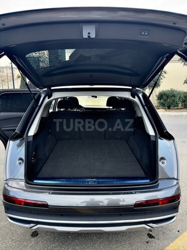 Audi Q7-16