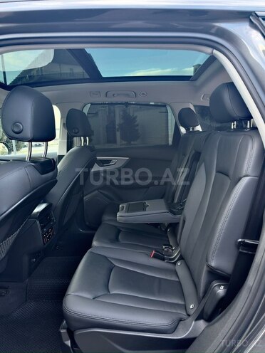 Audi Q7-13