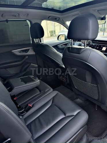 Audi Q7-15