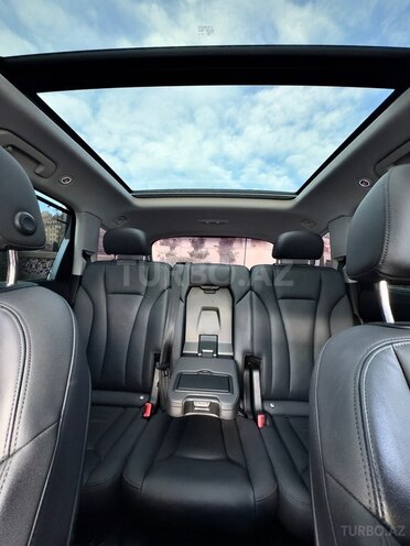 Audi Q7-12