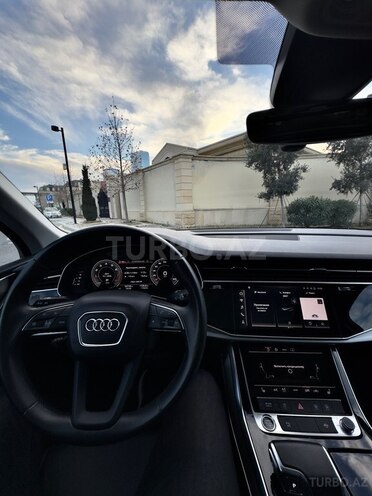 Audi Q7-11