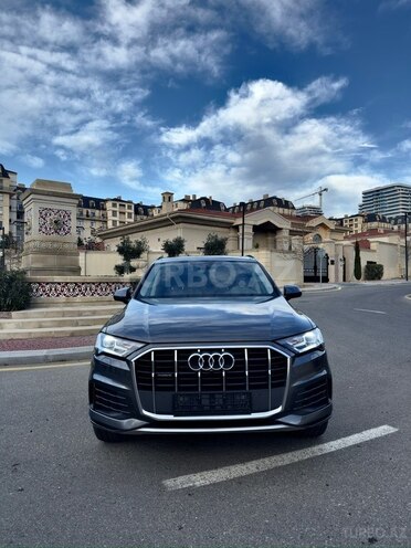 Audi Q7-1