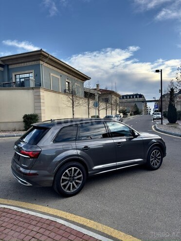 Audi Q7-7