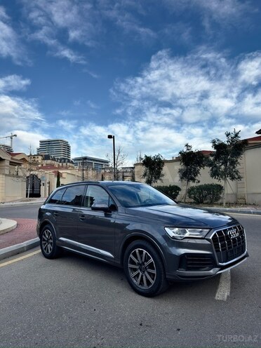 Audi Q7-3