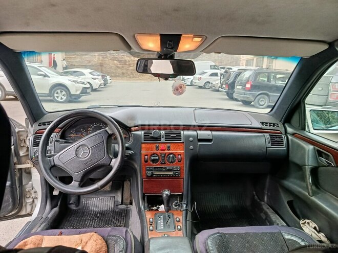 Mercedes E 200 1995, 324,000 km - 2.0 l - Bakı