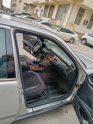 Mercedes E 200 1995, 324,000 km - 2.0 l - Bakı