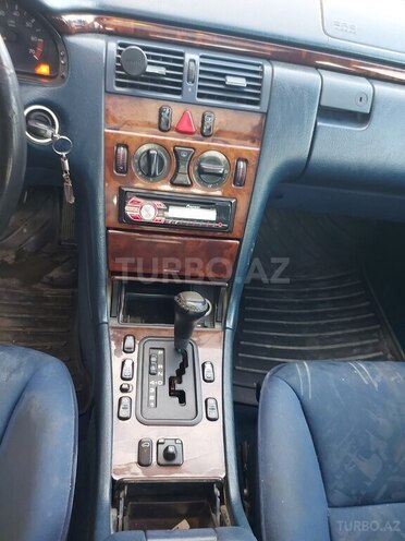 Mercedes E 240 1997, 360,000 km - 2.4 l - Bakı