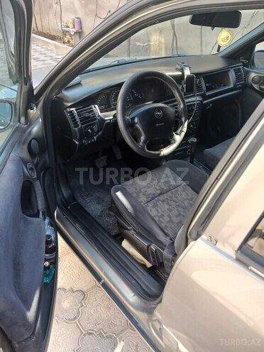 Opel Vectra-11