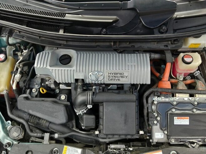 Toyota Prius 2015, 268,000 km - 1.8 л - Bakı