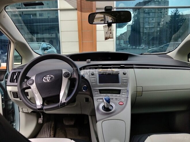 Toyota Prius 2015, 268,000 km - 1.8 л - Bakı