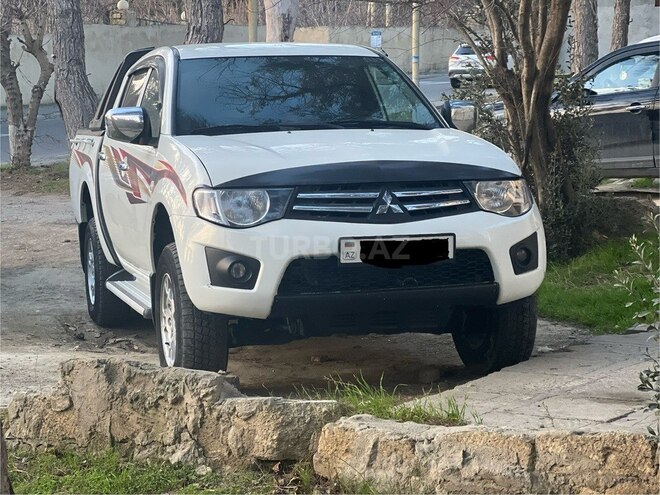 Mitsubishi L200 2014, 301,000 km - 2.5 l - Bakı